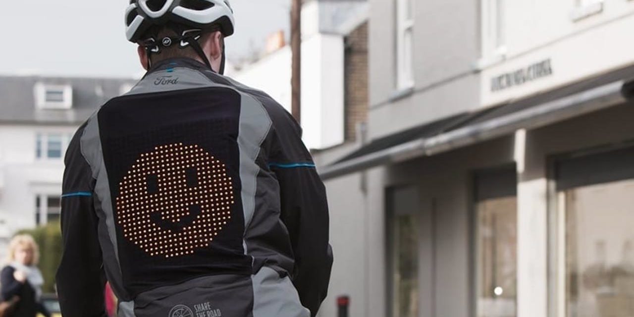 Ford : Une veste Emoji, pour aider les cyclistes et les automobilistes à mieux communiquer