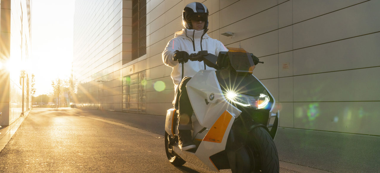 Definition CE04 : le scooter électrique du futur par BMW