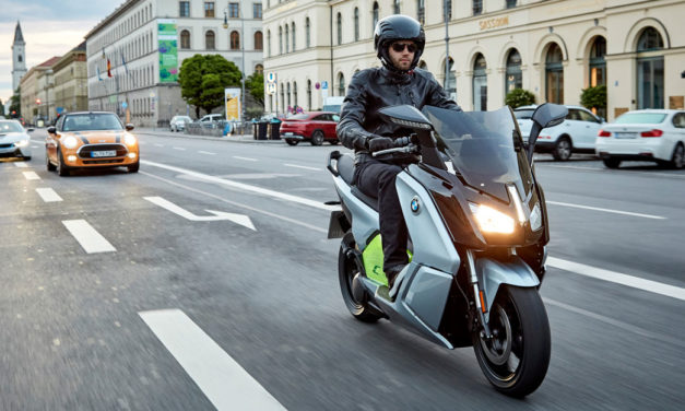 Motos et scooters électriques : Autorisés à circuler sur les voies de bus