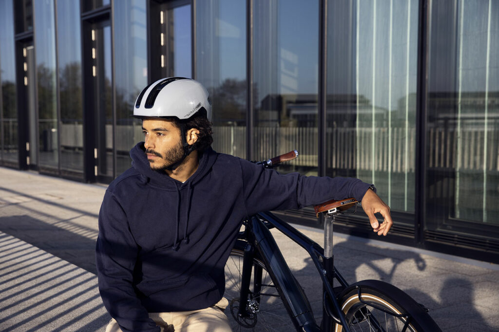 Casque vélo Casr GLOW AVEC LED ET VISIERE ROSE M - CASR