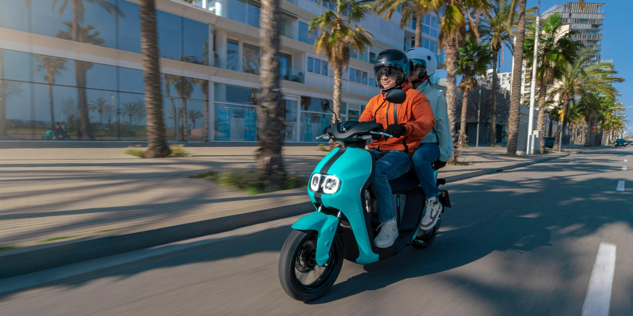 Scooter électrique Yamaha Neo’s : Le turquoise lui va si bien !