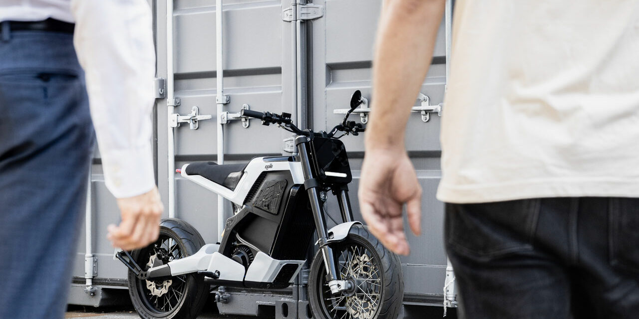DAB Motors et Peugeot Motocycles : Main dans la main pour le futur de la mobilité électrique