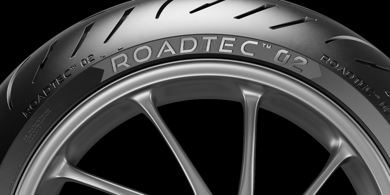 Metzeler Roadtec 02 : Le pneu moto adaptatif