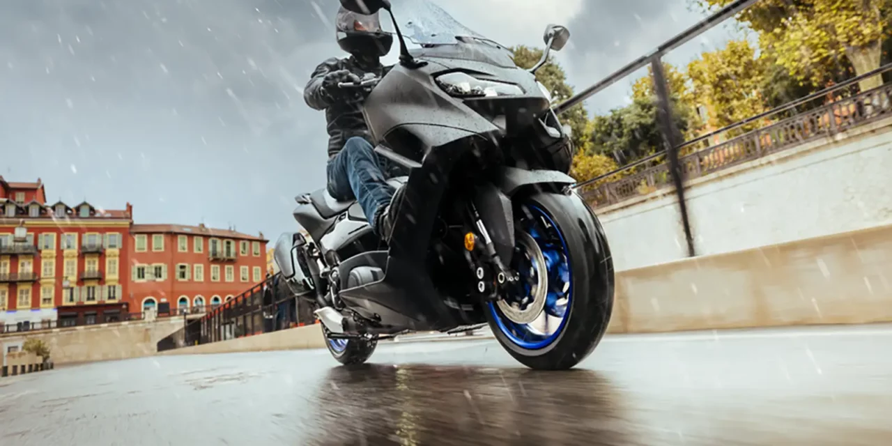 Michelin Power Shift : Le pneu maxiscoot pour maîtriser la pluie ?