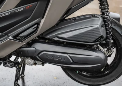 Le bloc moteur du Kymco affiche une puissance de 12,9 cv.